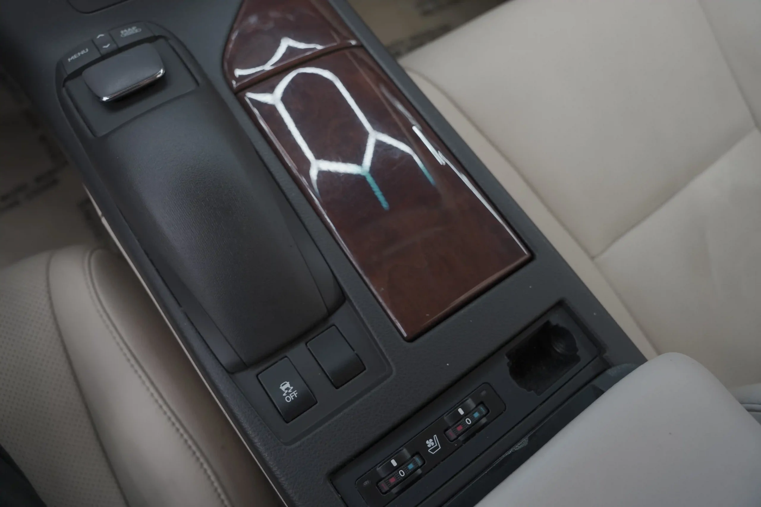 2C46169E-BE74-443D-ABF9-F3D4B1D2711F_1_11zon